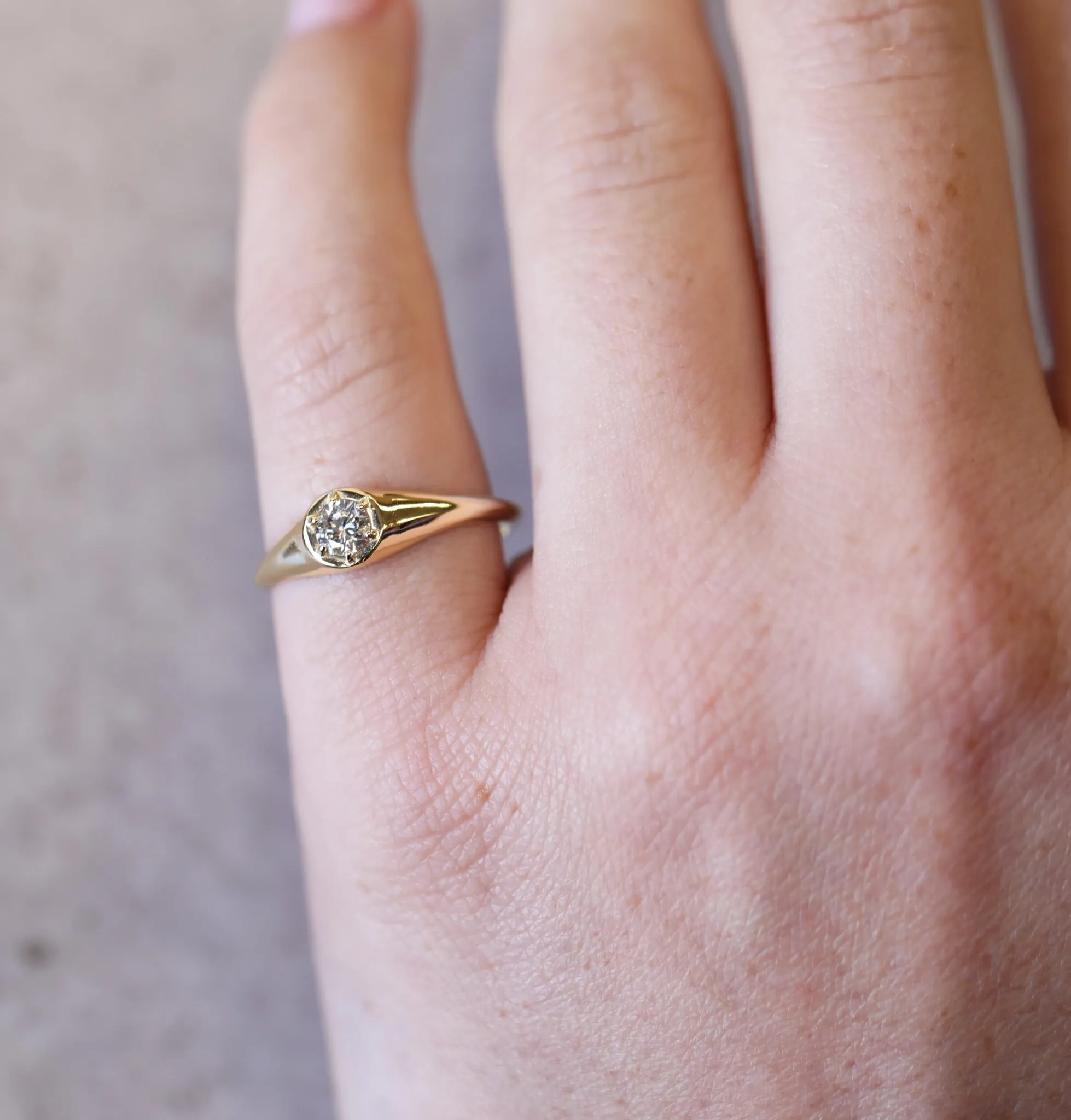 Luetta Signet Ring | 0.30ct Round Diamond - Image 4